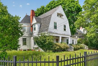583 Watertown St 583, Newton, MA 02460