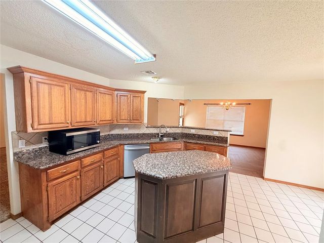 8812 NW 85th Place, Oklahoma City, OK 73132
