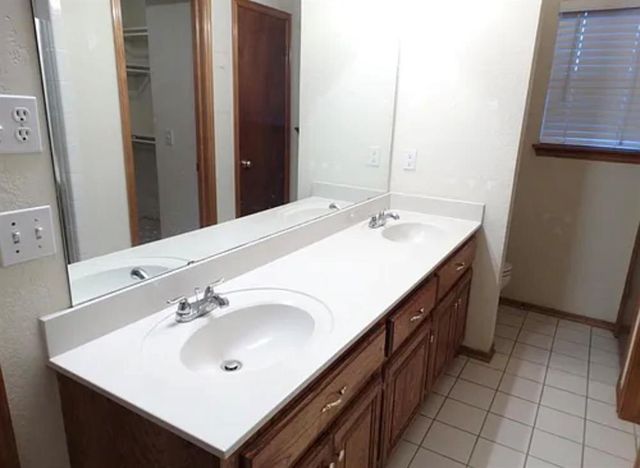 8812 NW 85th Place, Oklahoma City, OK 73132