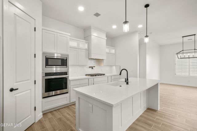 616 Paseo Campanero Street, Horizon City, TX 79928