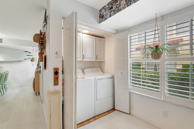 127 Yacht Club Way 111, Hypoluxo, FL 33462