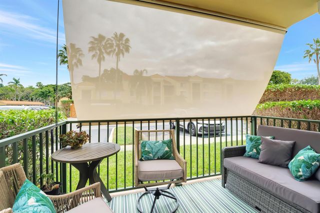 127 Yacht Club Way 111, Hypoluxo, FL 33462