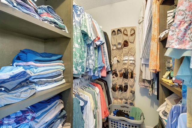 127 Yacht Club Way 111, Hypoluxo, FL 33462