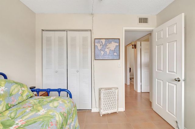 127 Yacht Club Way 111, Hypoluxo, FL 33462