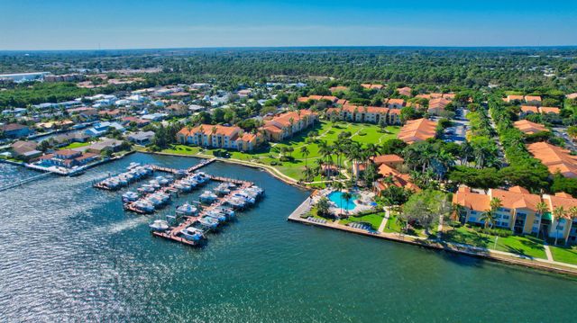 127 Yacht Club Way 111, Hypoluxo, FL 33462