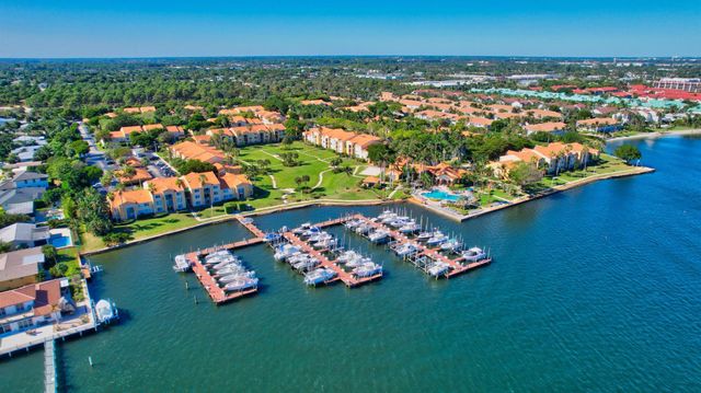 127 Yacht Club Way 111, Hypoluxo, FL 33462
