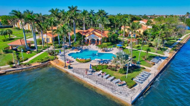 127 Yacht Club Way 111, Hypoluxo, FL 33462