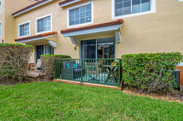 127 Yacht Club Way 111, Hypoluxo, FL 33462