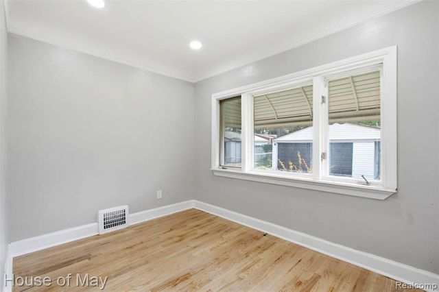 19325 Pennington Drive, Detroit, MI 48221