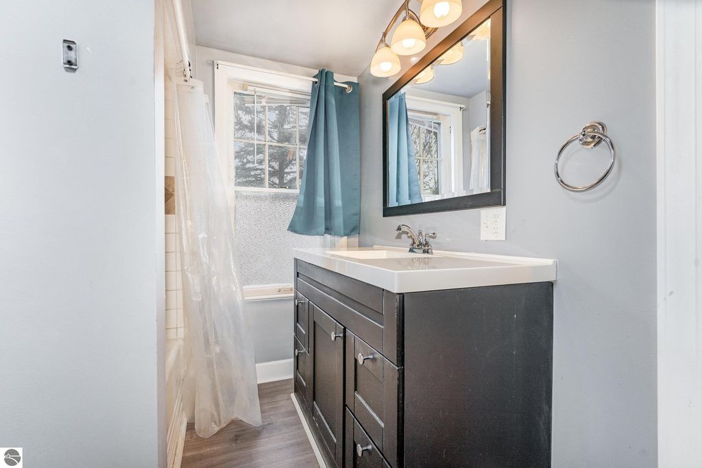 Image 13 of property listing at 739 California Street, Alma, MI 48801