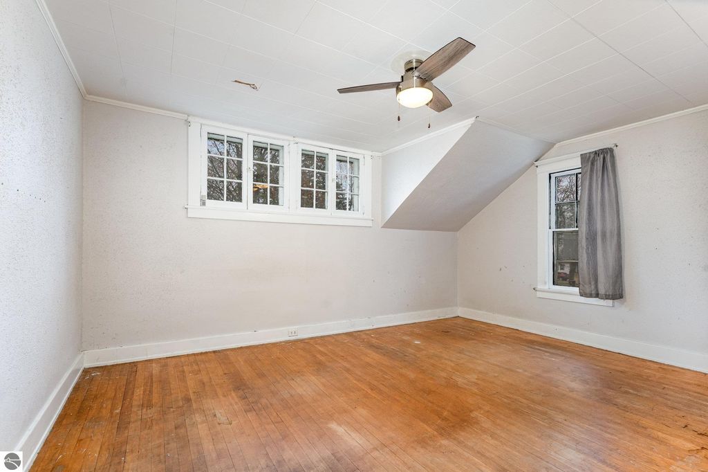 Image 14 of property listing at 739 California Street, Alma, MI 48801