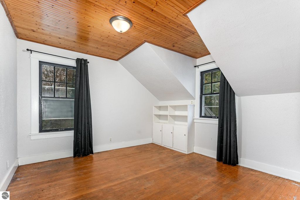 Image 16 of property listing at 739 California Street, Alma, MI 48801