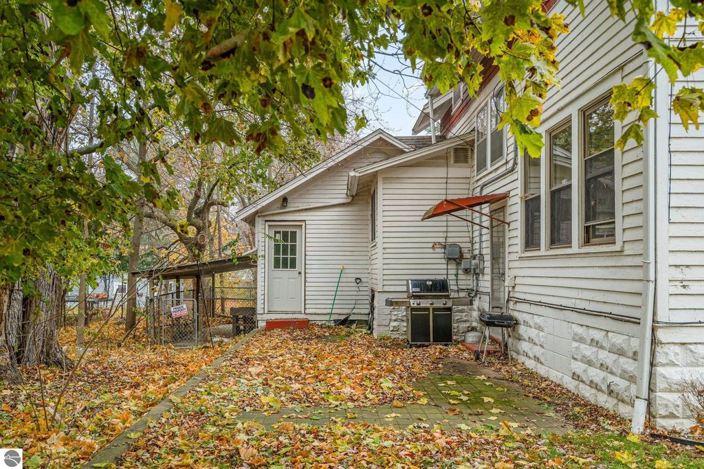Image 28 of property listing at 739 California Street, Alma, MI 48801