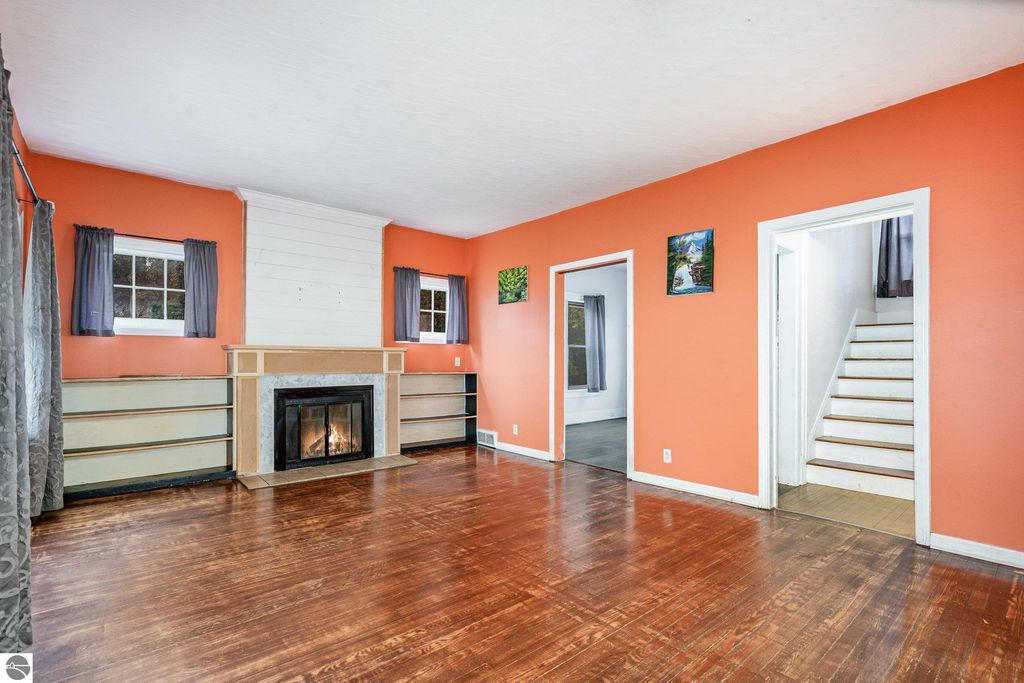 Image 3 of property listing at 739 California Street, Alma, MI 48801