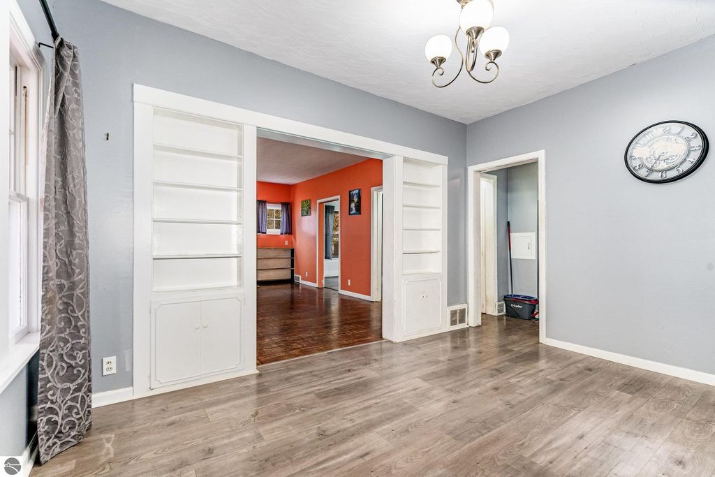 Image 6 of property listing at 739 California Street, Alma, MI 48801