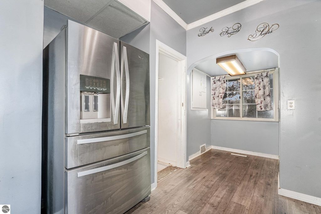 Image 9 of property listing at 739 California Street, Alma, MI 48801