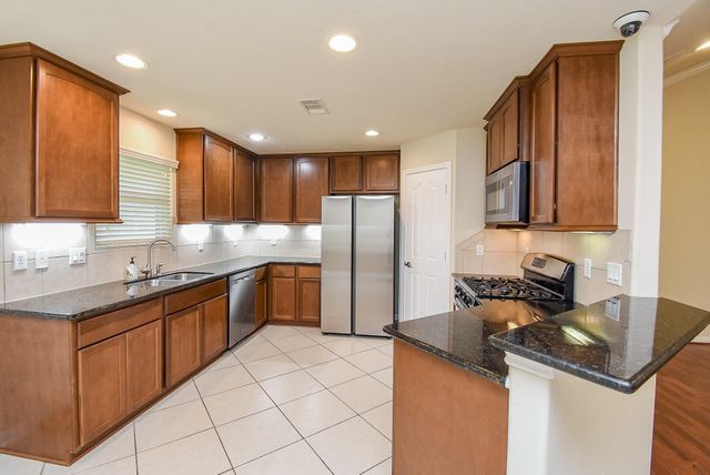 231 S Lantana Circle, Sealy, TX 77474