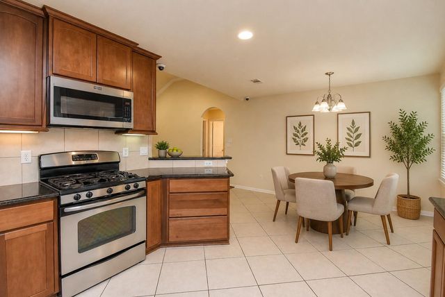 231 S Lantana Circle, Sealy, TX 77474