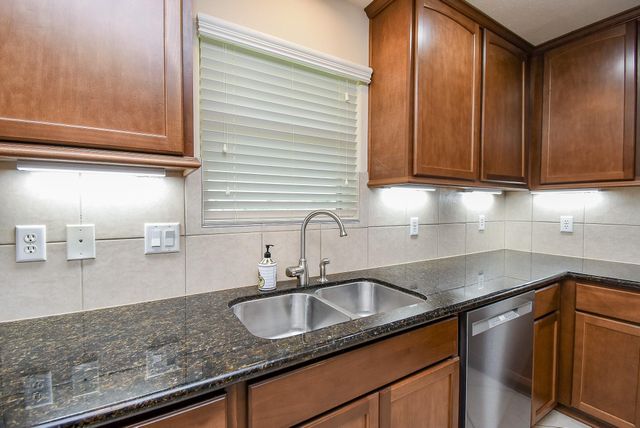 231 S Lantana Circle, Sealy, TX 77474