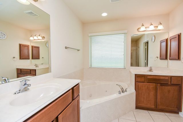 231 S Lantana Circle, Sealy, TX 77474