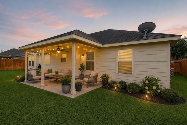 231 S Lantana Circle, Sealy, TX 77474