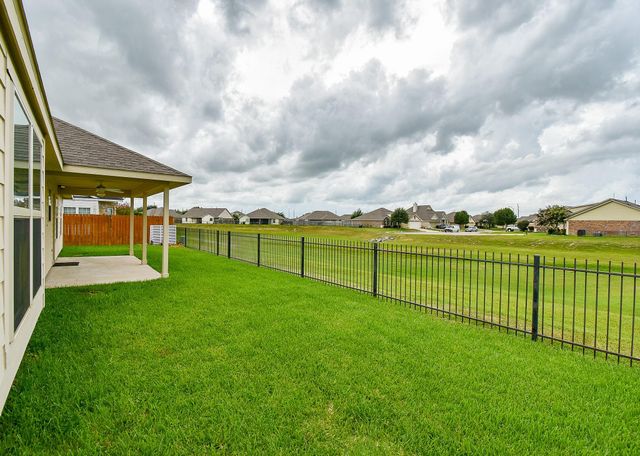 231 S Lantana Circle, Sealy, TX 77474