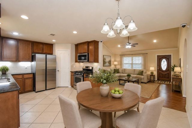231 S Lantana Circle, Sealy, TX 77474