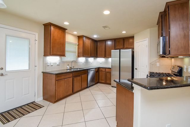 231 S Lantana Circle, Sealy, TX 77474