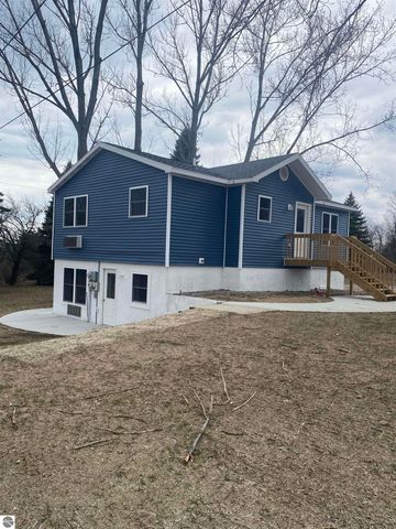 7228 B S M-88, Bellaire, MI 49615