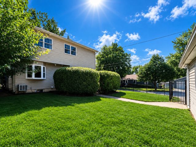 401 Division Street, St. Charles, IL 60174