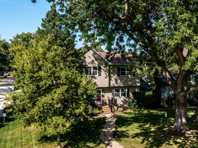 401 Division Street, St. Charles, IL 60174
