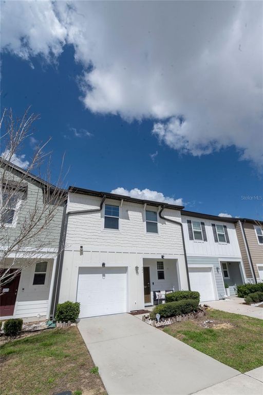 Image 2 of property listing at 844 GRANDIN STREET, Davenport, FL 33897