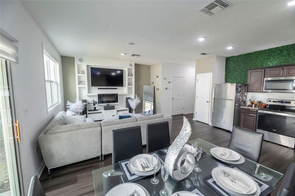 Image 12 of property listing at 844 GRANDIN STREET, Davenport, FL 33897