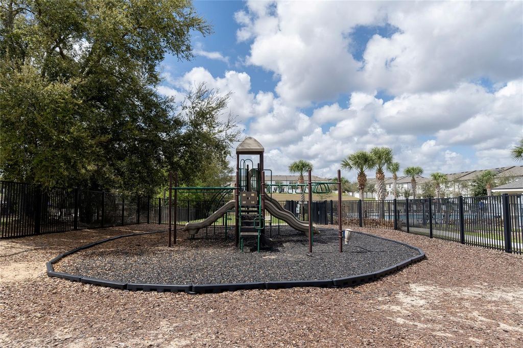 Image 36 of property listing at 844 GRANDIN STREET, Davenport, FL 33897