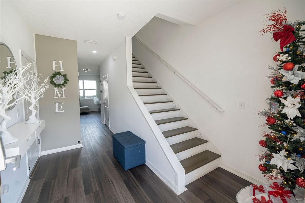 Image 5 of property listing at 844 GRANDIN STREET, Davenport, FL 33897