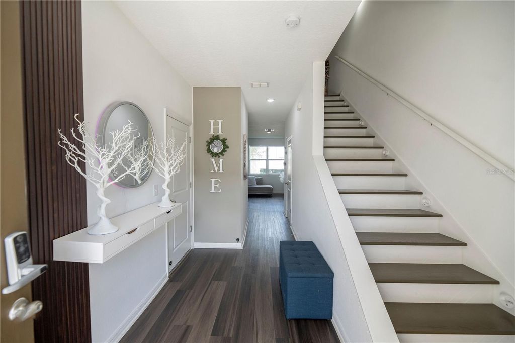 Image 6 of property listing at 844 GRANDIN STREET, Davenport, FL 33897