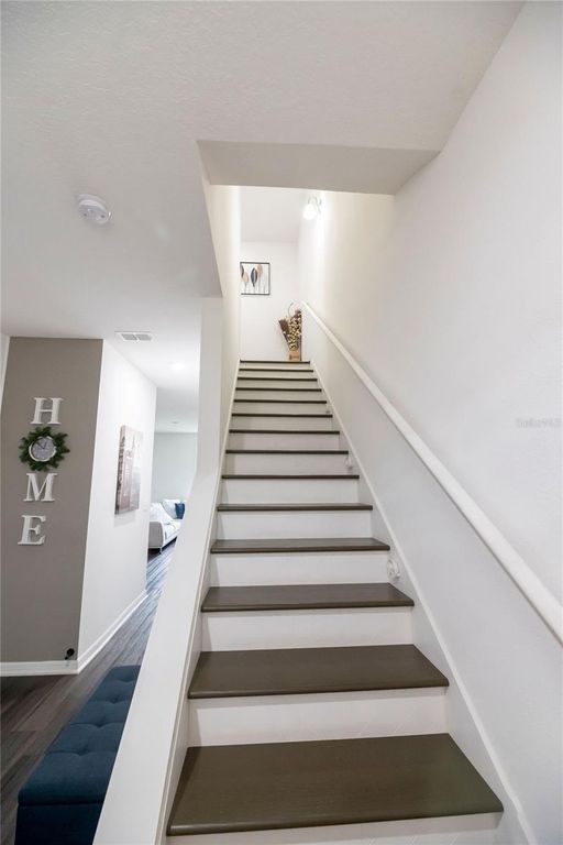 Image 7 of property listing at 844 GRANDIN STREET, Davenport, FL 33897