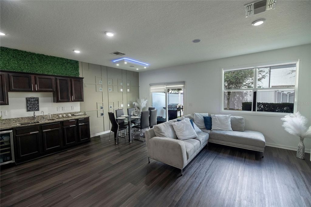 Image 10 of property listing at 844 GRANDIN STREET, Davenport, FL 33897