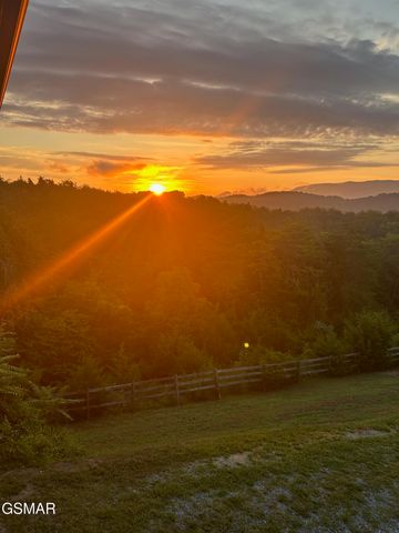 2440 Levee Way, Sevierville, TN 37876