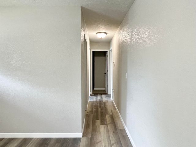 1427 Bradshaw Dr, Salina, KS 67401