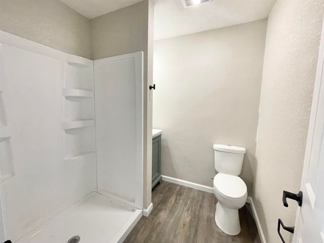 1427 Bradshaw Dr, Salina, KS 67401