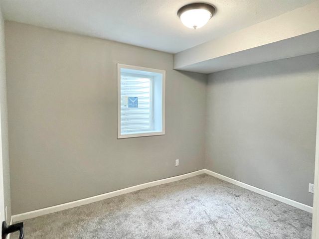 1427 Bradshaw Dr, Salina, KS 67401