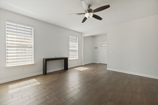 612 S Moore Street, Dallas, TX 75203