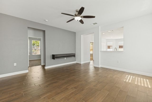 612 S Moore Street, Dallas, TX 75203