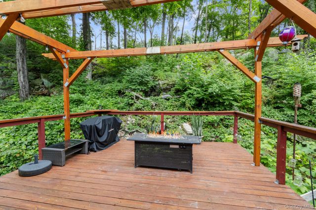28 Cliff Road, Greenwood Lake, NY 10925