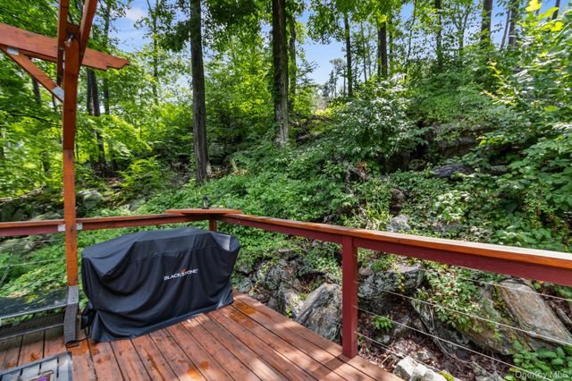 28 Cliff Road, Greenwood Lake, NY 10925