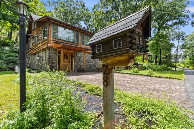 28 Cliff Road, Greenwood Lake, NY 10925