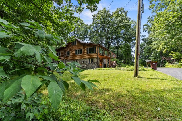 28 Cliff Road, Greenwood Lake, NY 10925