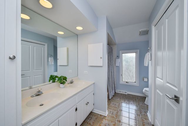 2103 Pebble Creek Drive, Lisle, IL 60532