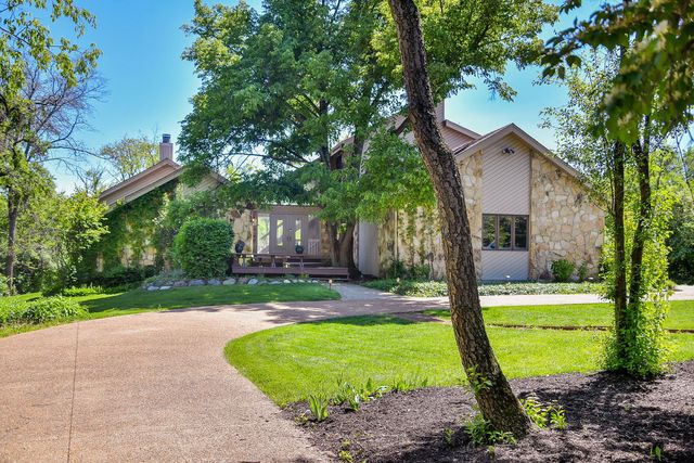 2103 Pebble Creek Drive, Lisle, IL 60532